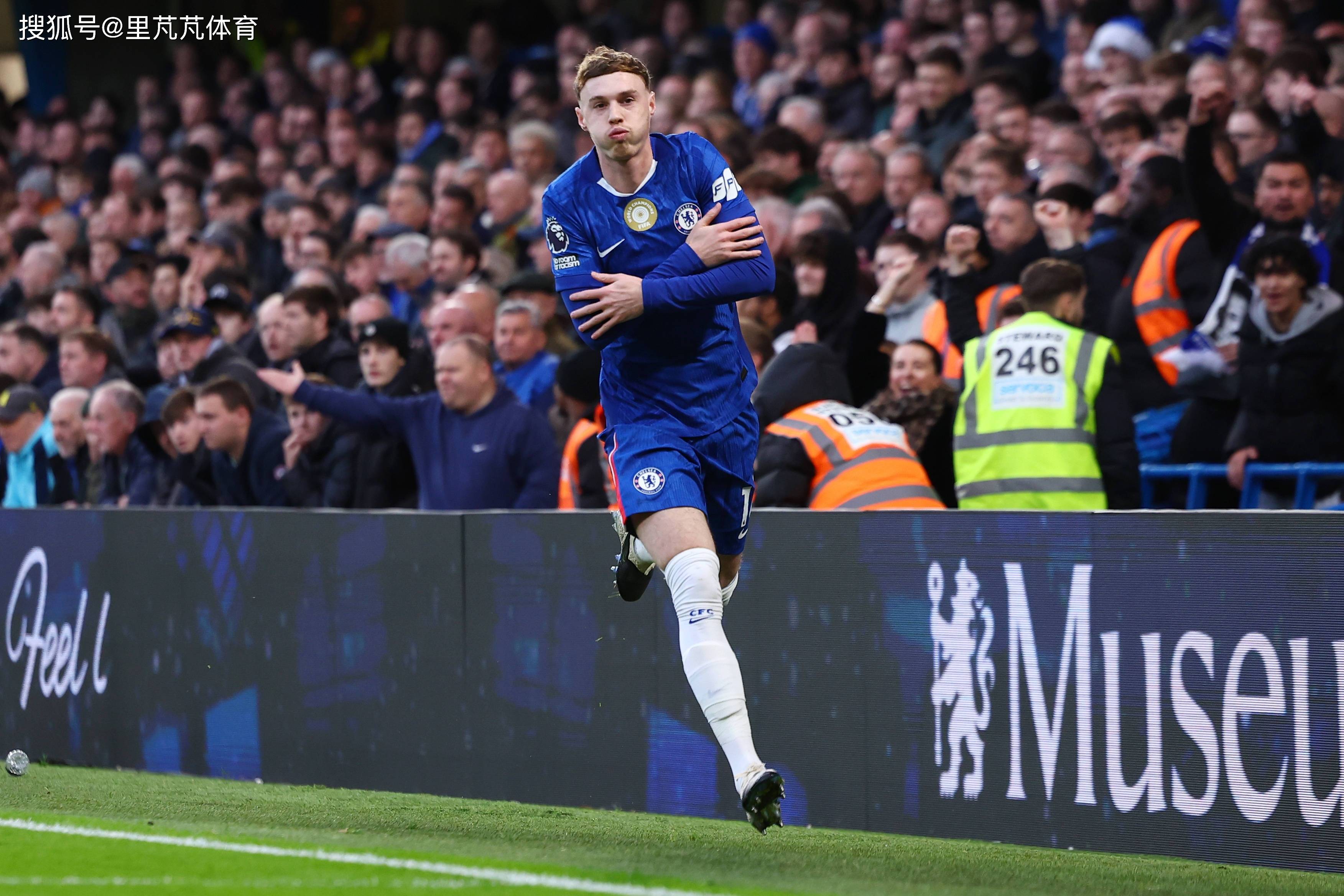 爱游戏体育APP-关于斯图加特赛后官宣签约曼城复出首秀备战欧冠，媒体一致点评：冲刺阶段AC米兰刷新队史纪录的信息